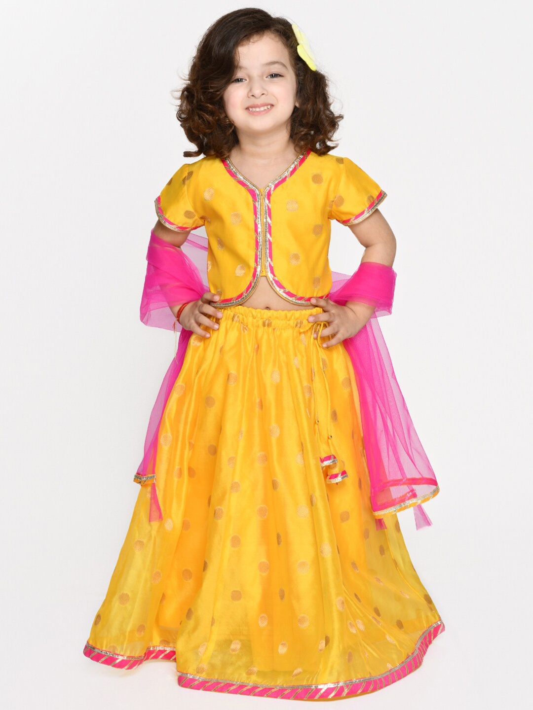 

SAKA DESIGNS Girls Yellow & Pink Printed Ready to Wear Lehenga & Blouse With Dupatta