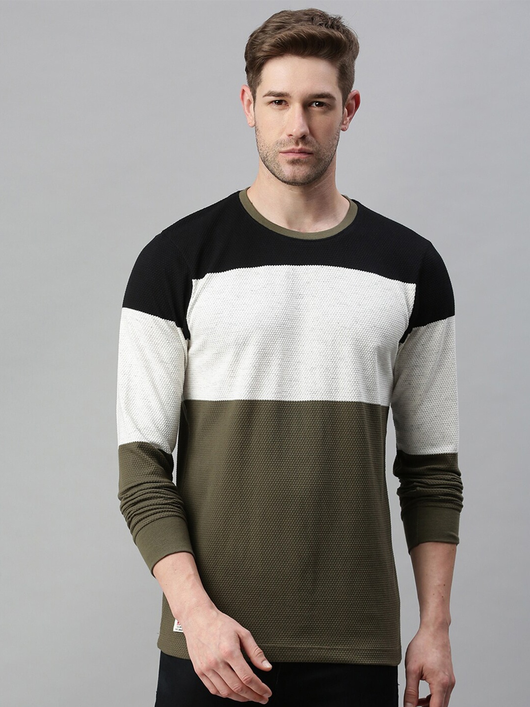 

SHOWOFF Men White Colourblocked Cotton Sweatshirt