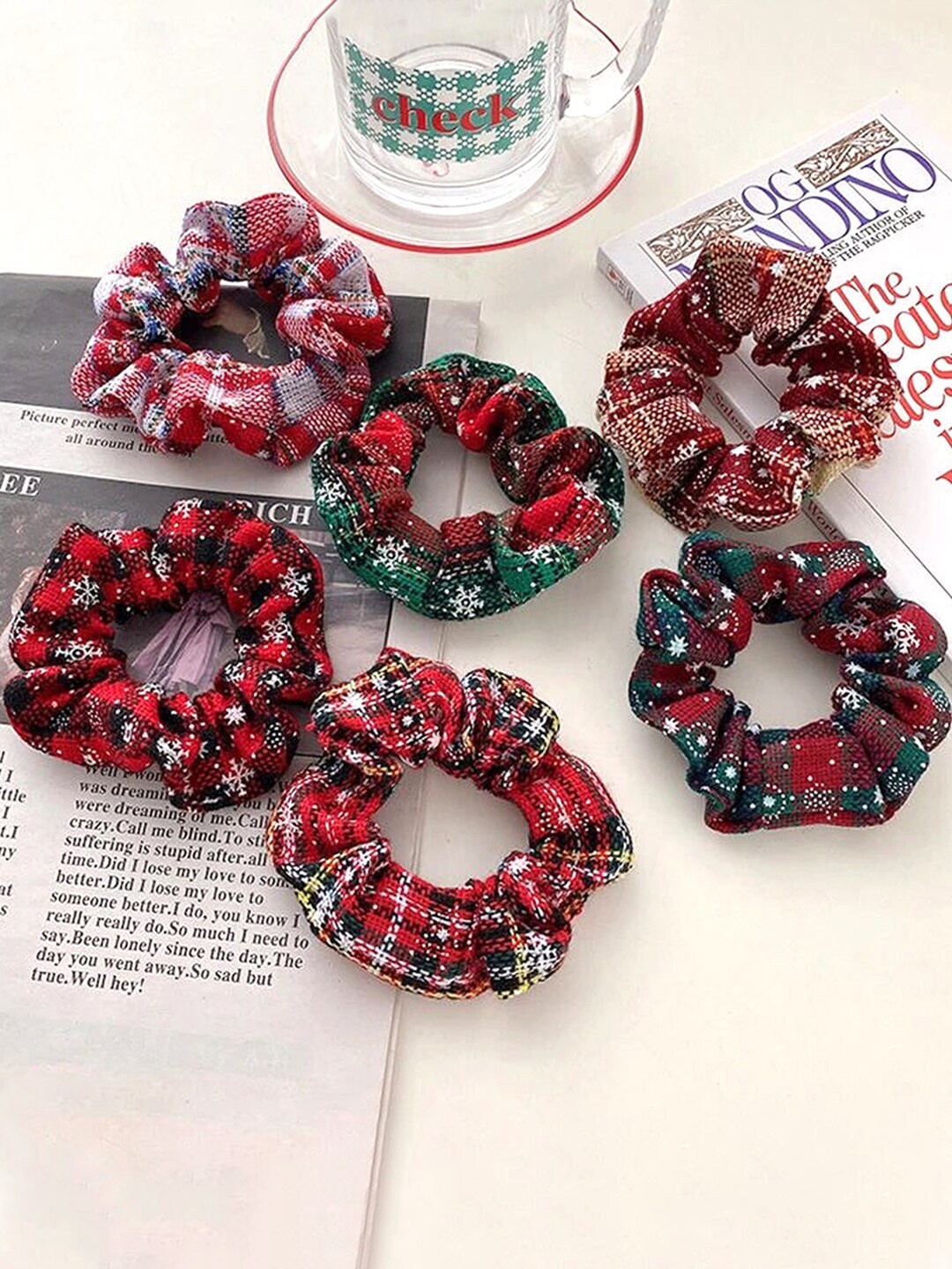 

Yellow Chimes Girls Red & Green Set of 6 Christmas Themed Ponytail Holders