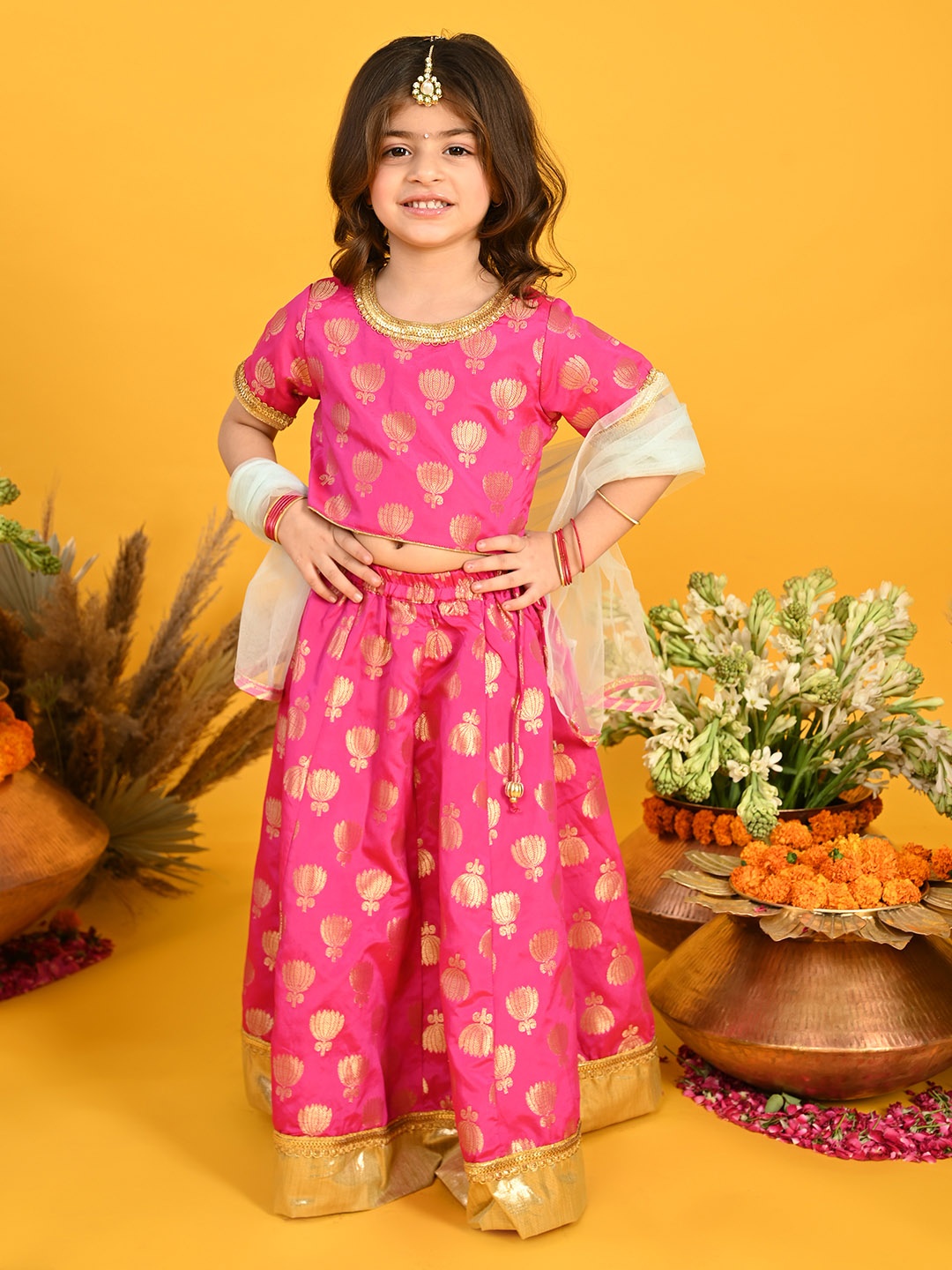 

SAKA DESIGNS Girls Pink & Gold-Toned Ready to Wear Lehenga & Blouse With Dupatta