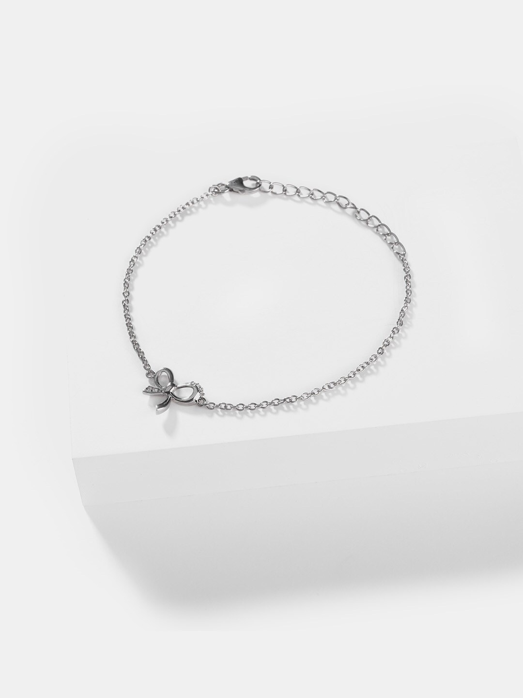 

SHAYA Women Silver-Toned Silver Silver-Plated Link Bracelet