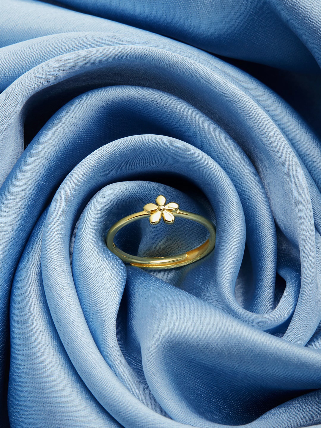 

GIVA 925 Sterling Silver 18k Gold Plated Tiny Flower Adjustable Ring