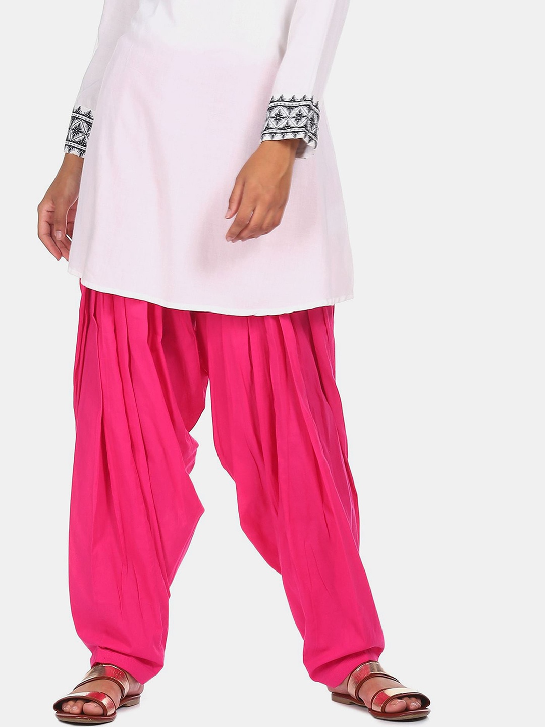 

Karigari Women Fuchsia-Pink Solid Patiala Salwar