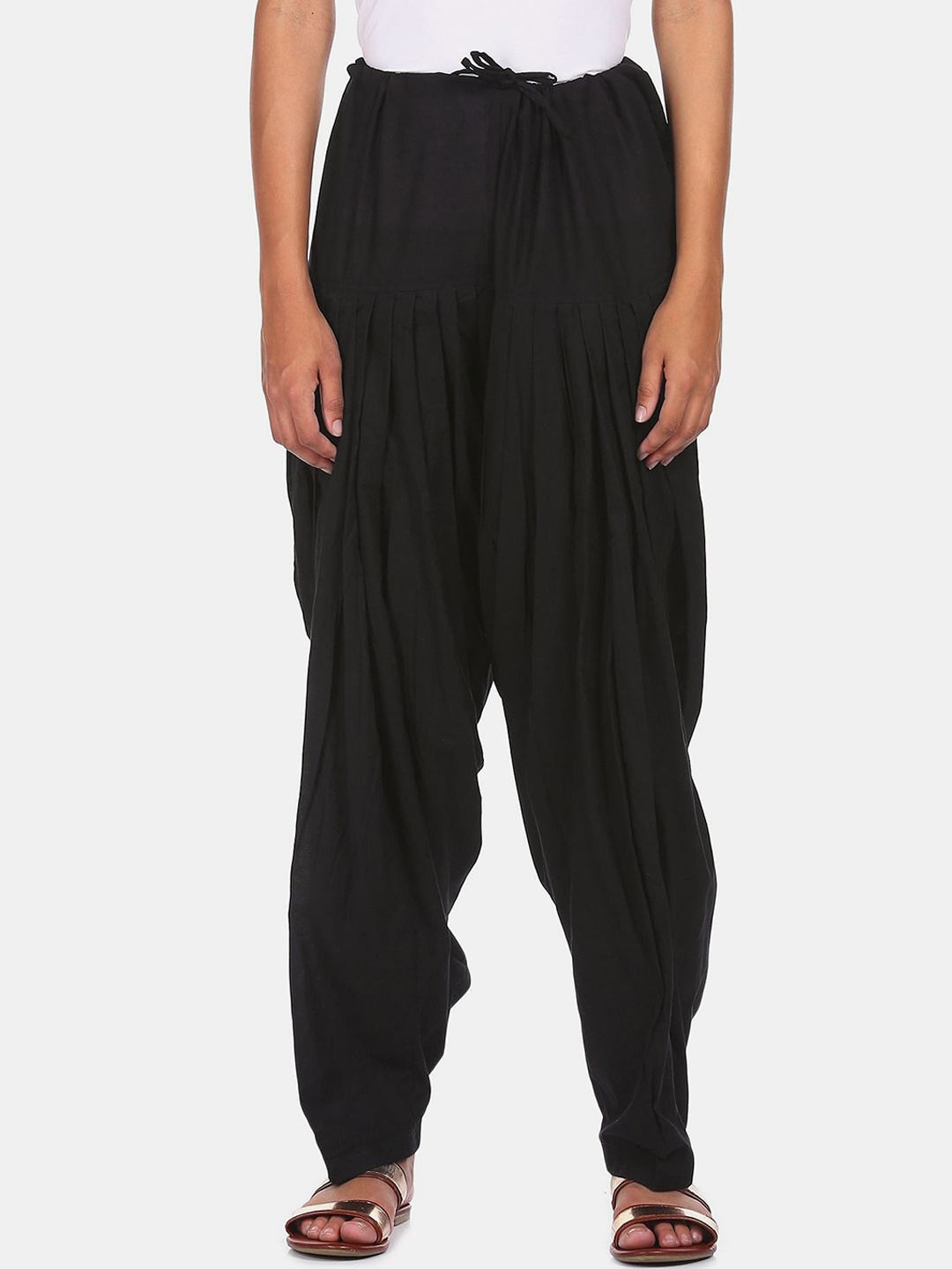 

Karigari Women Black Solid Cotton Patiala