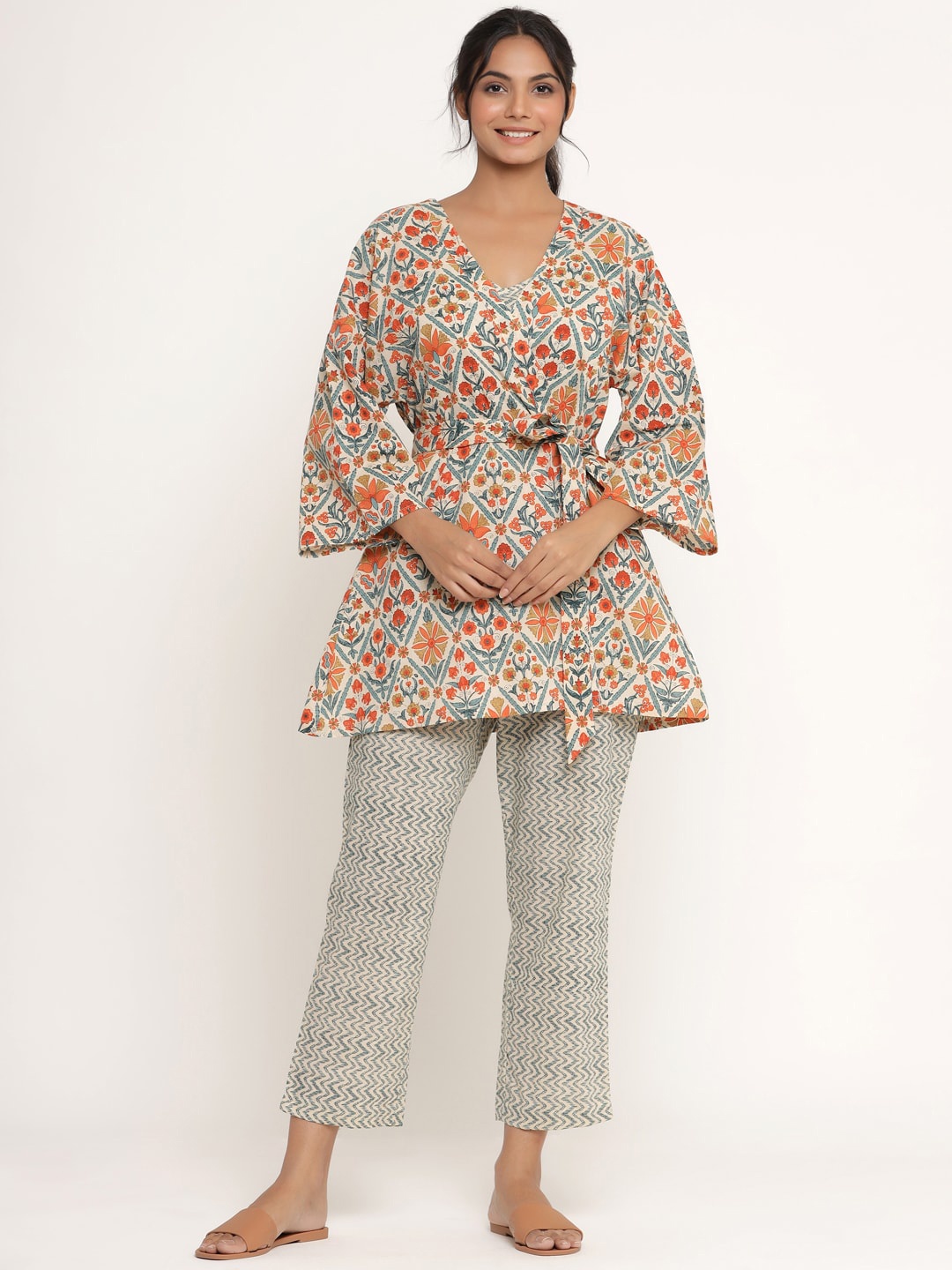 

JISORA Women Grey Floral Printed Pure Cotton Night Suit