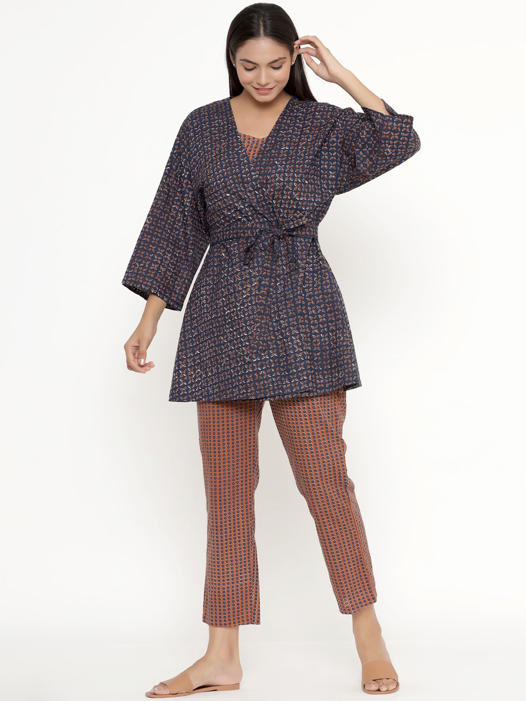 

JISORA Women Maroon & Navy Blue Pure Cotton Printed Night suit with Shrug