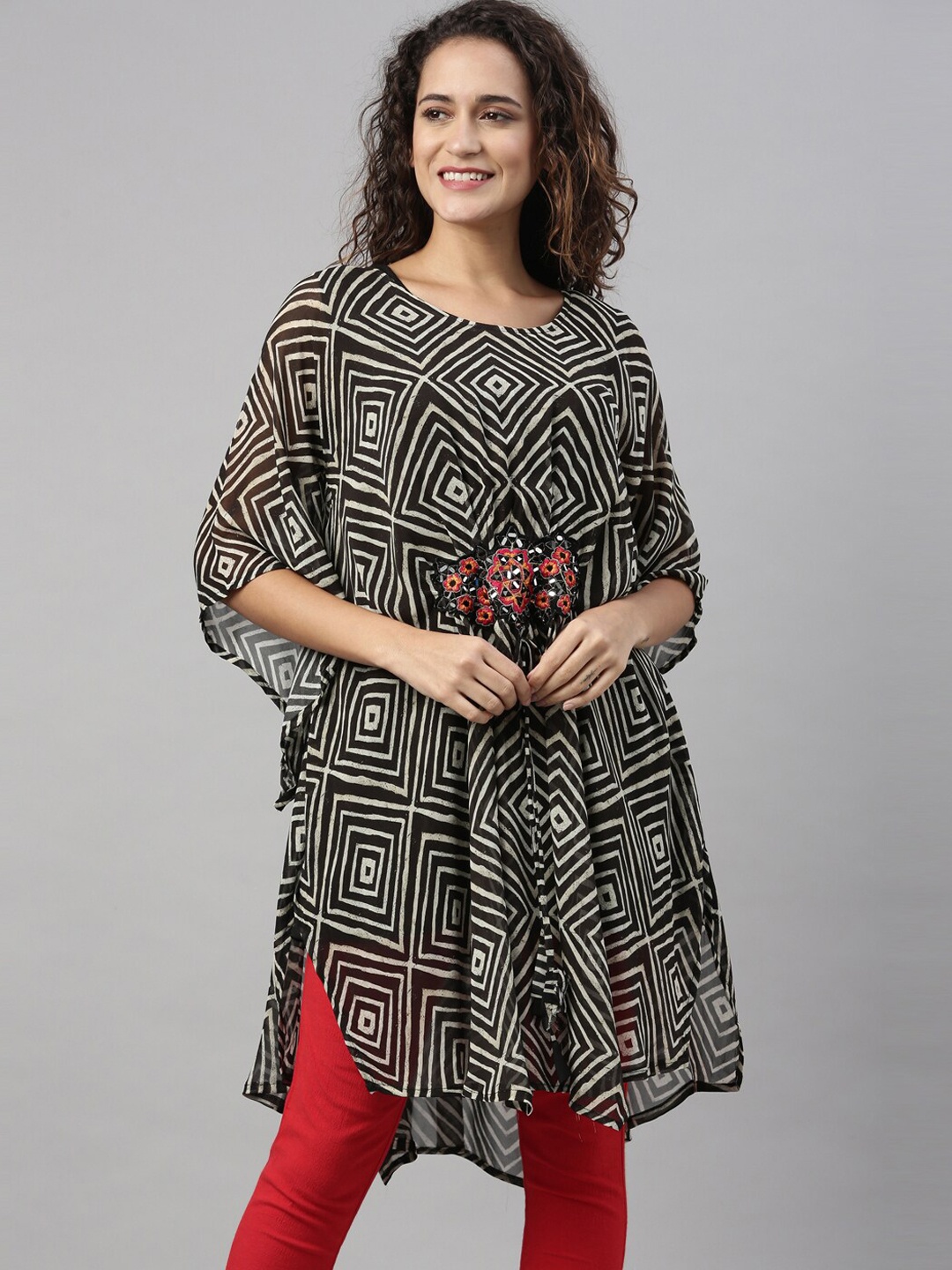 

Neerus Women Black & tap shoe Geometric Printed Georgette Kurta