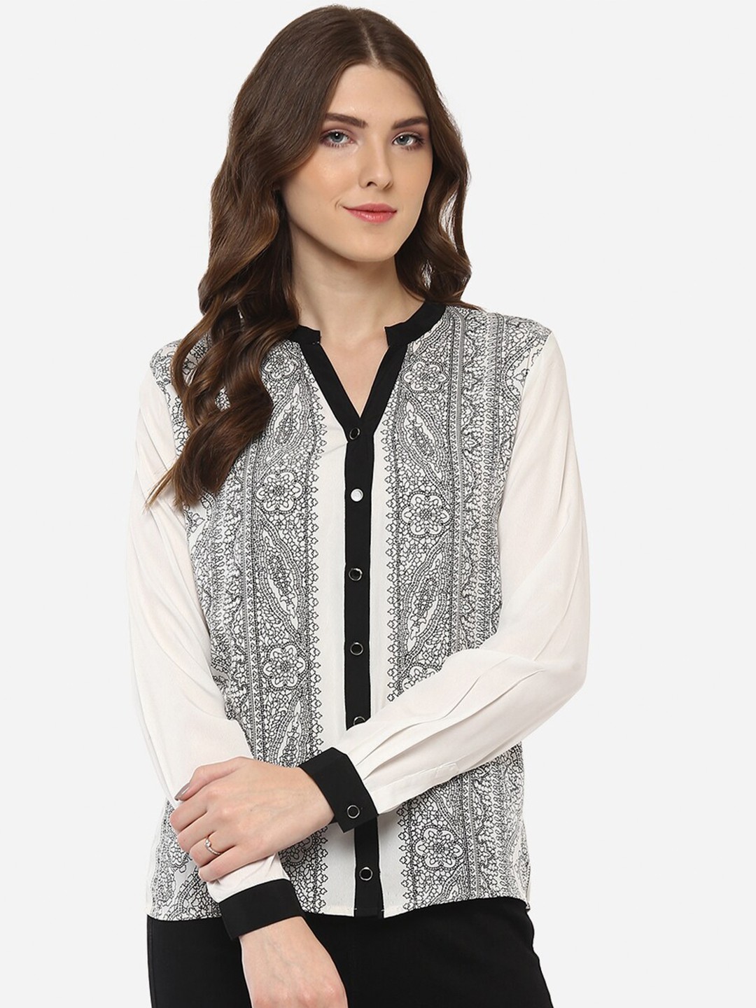 

Porsorte Women Off-White & Black Comfort Digital Printed Casual Shirt