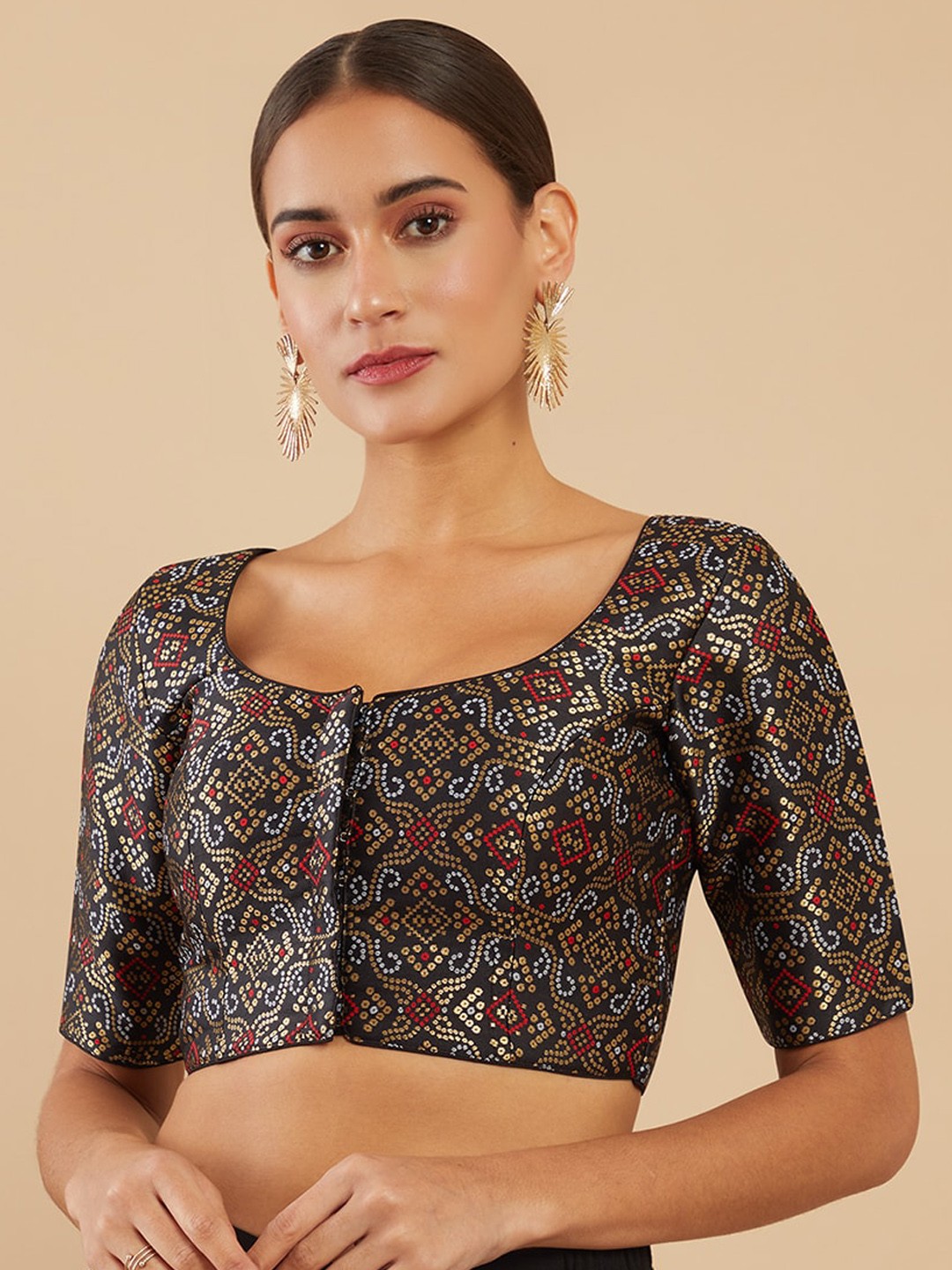 

Soch Women Black & Red Bandhani Printed Art Silk Saree Blouse