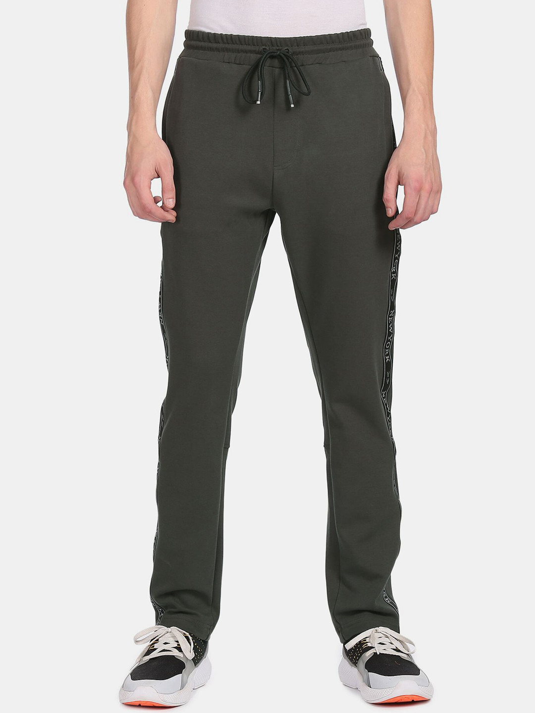 

Arrow New York Men Olive Green Joggers Cotton Blend Trousers
