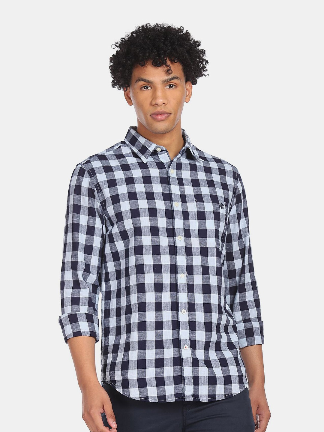 

Aeropostale Men Blue Gingham Checks Pure Cotton Casual Shirt