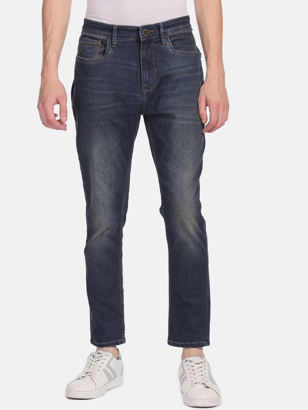 

Arrow Sport Men Blue Light Fade Jeans