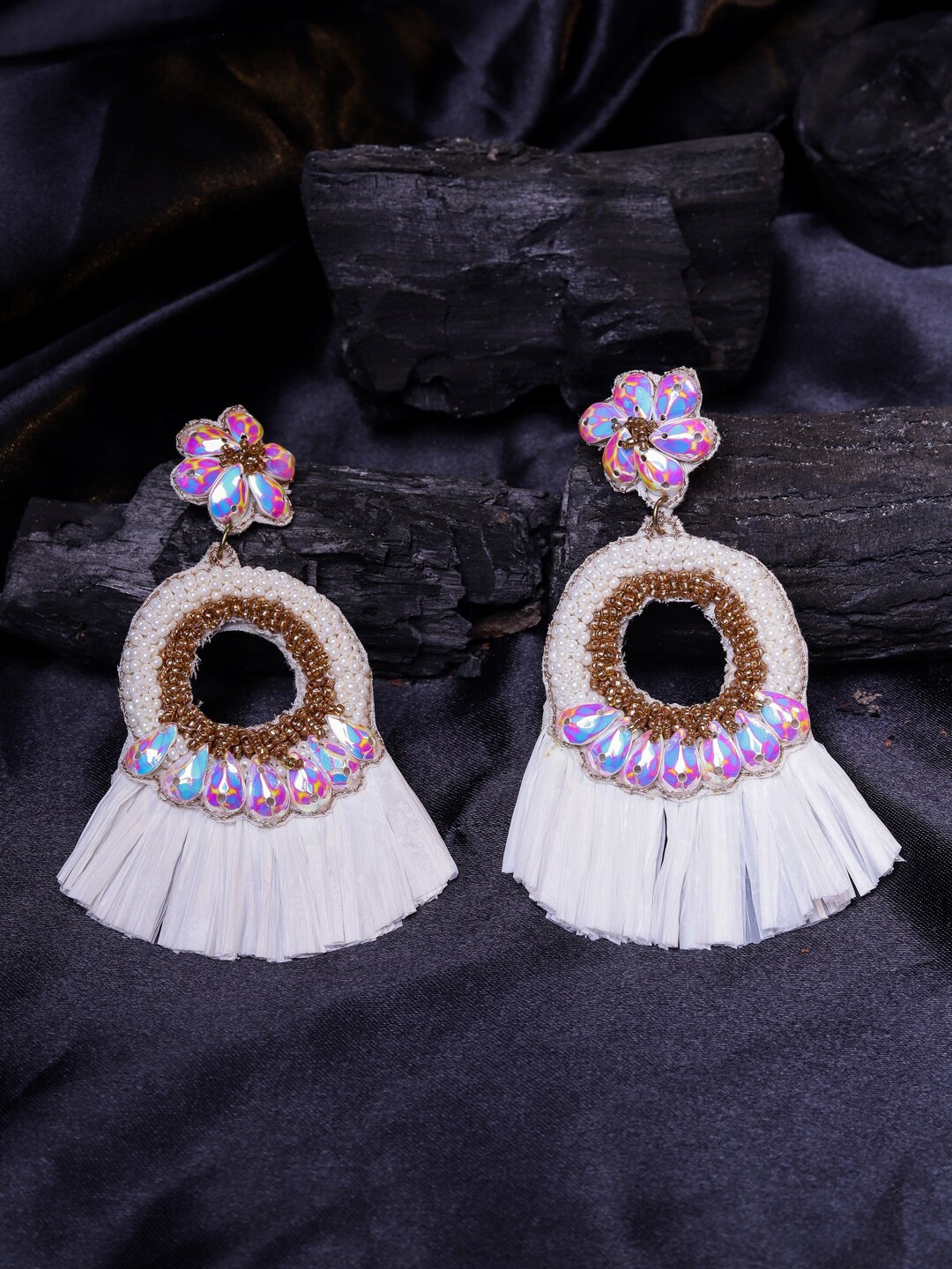 

DIVA WALK EXCLUSIVE White & Gold Contemporary Drop Earrings