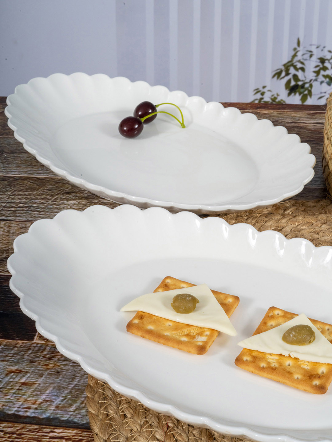 

White Gold Set Of 2 White Solid Porcelain Serving Trays