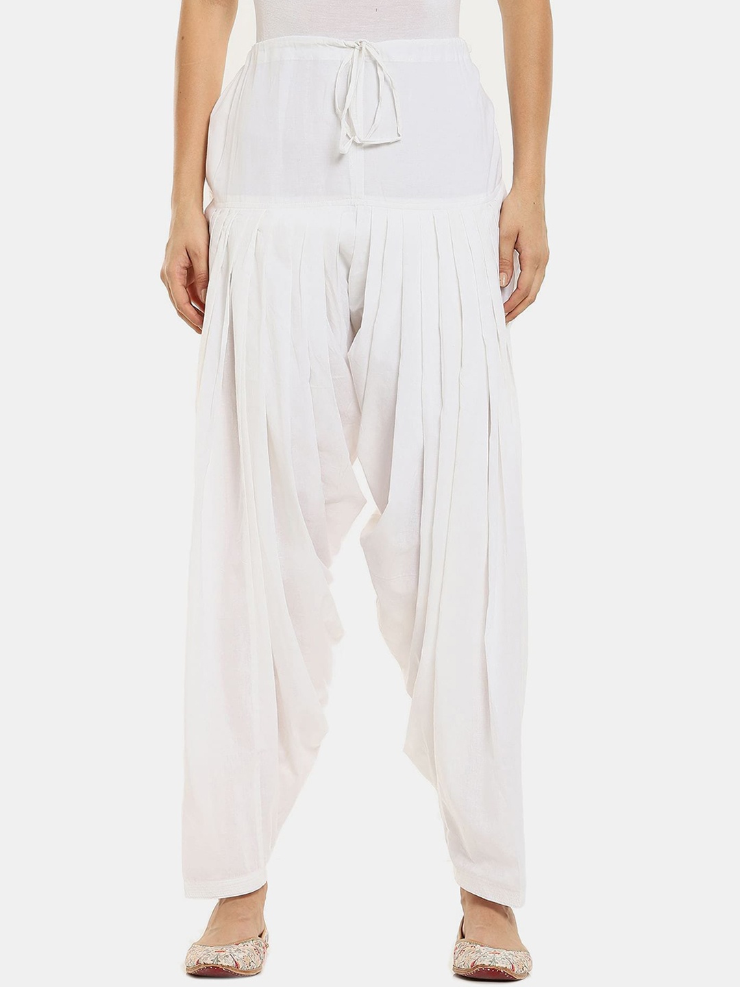 

Karigari Women White Solid Cotton Patiala Salwar