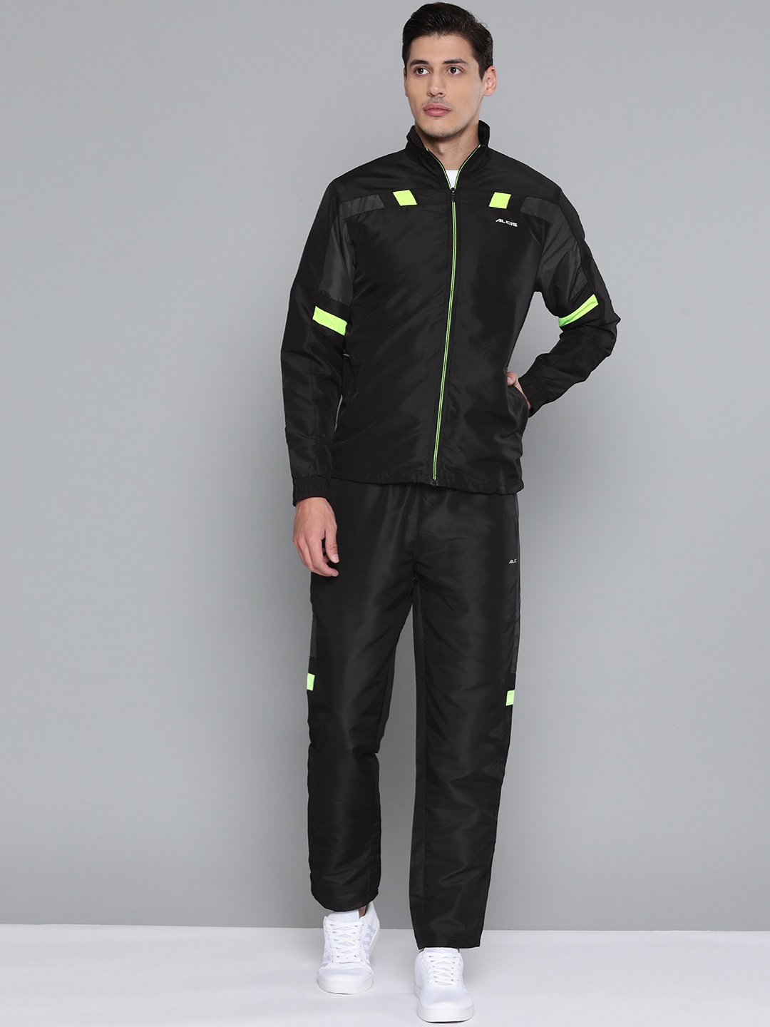 

Alcis Men Black Solid Panelled Tracksuit