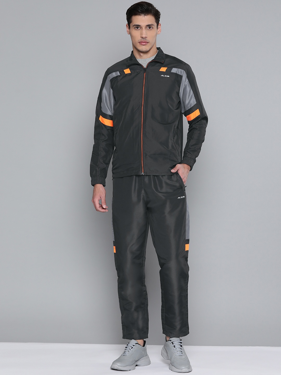

Alcis Men Charcoal Grey Solid Tracksuit With Side Taping on Sleeves