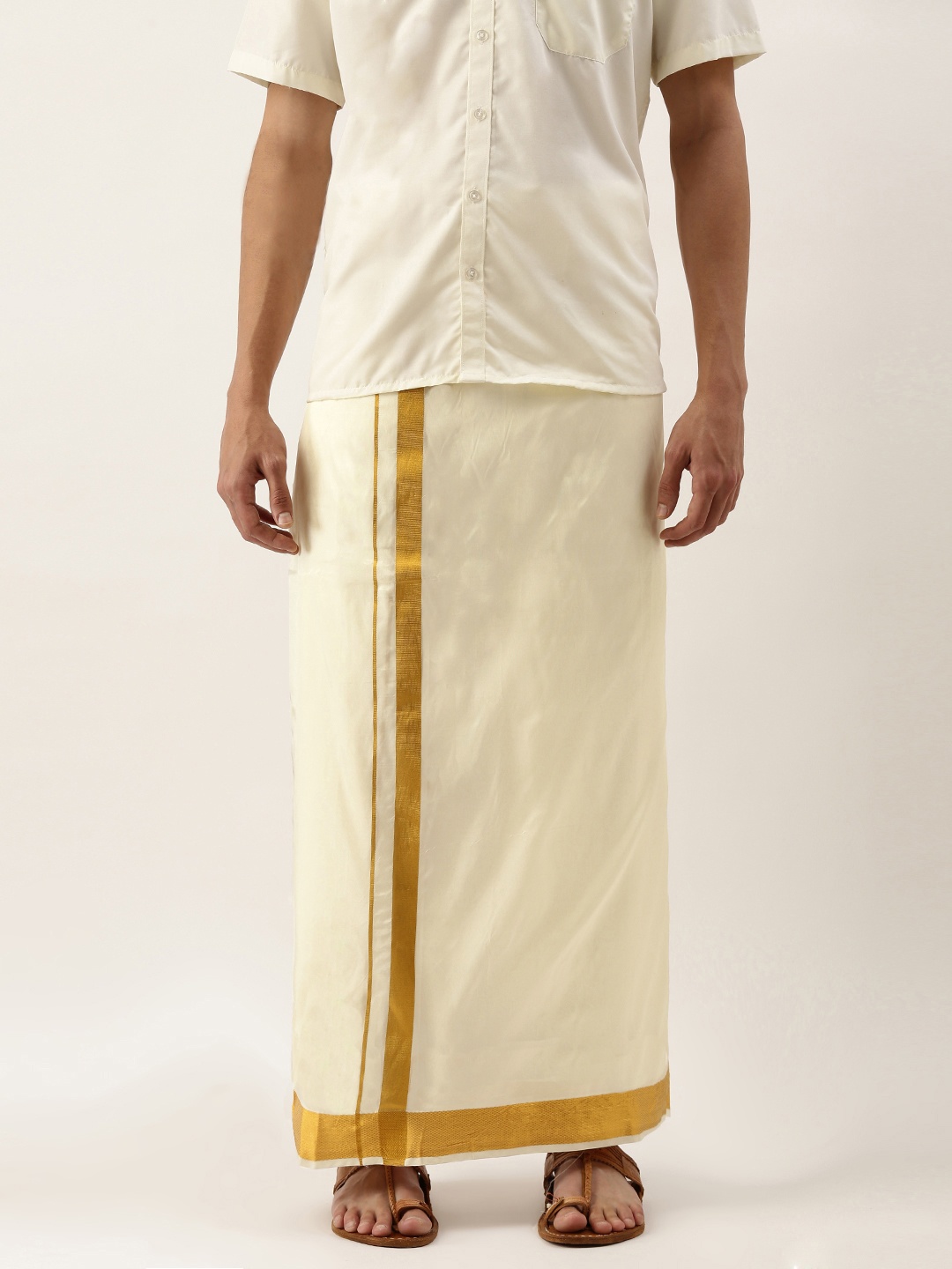 

THANGAMAGAN Men Cream-Coloured Solid Mundu