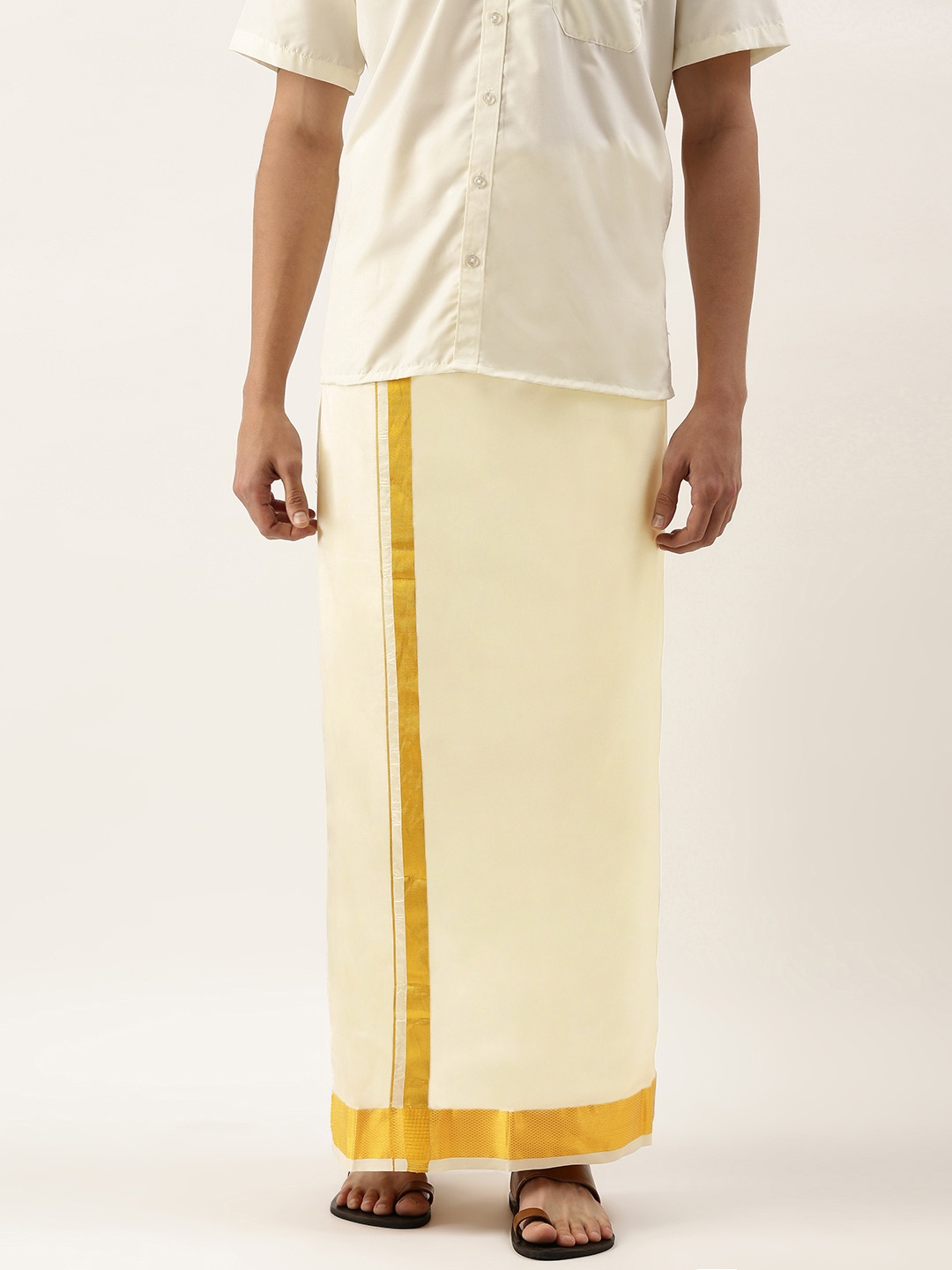 

THANGAMAGAN Men Cream-Coloured Solid Mundu