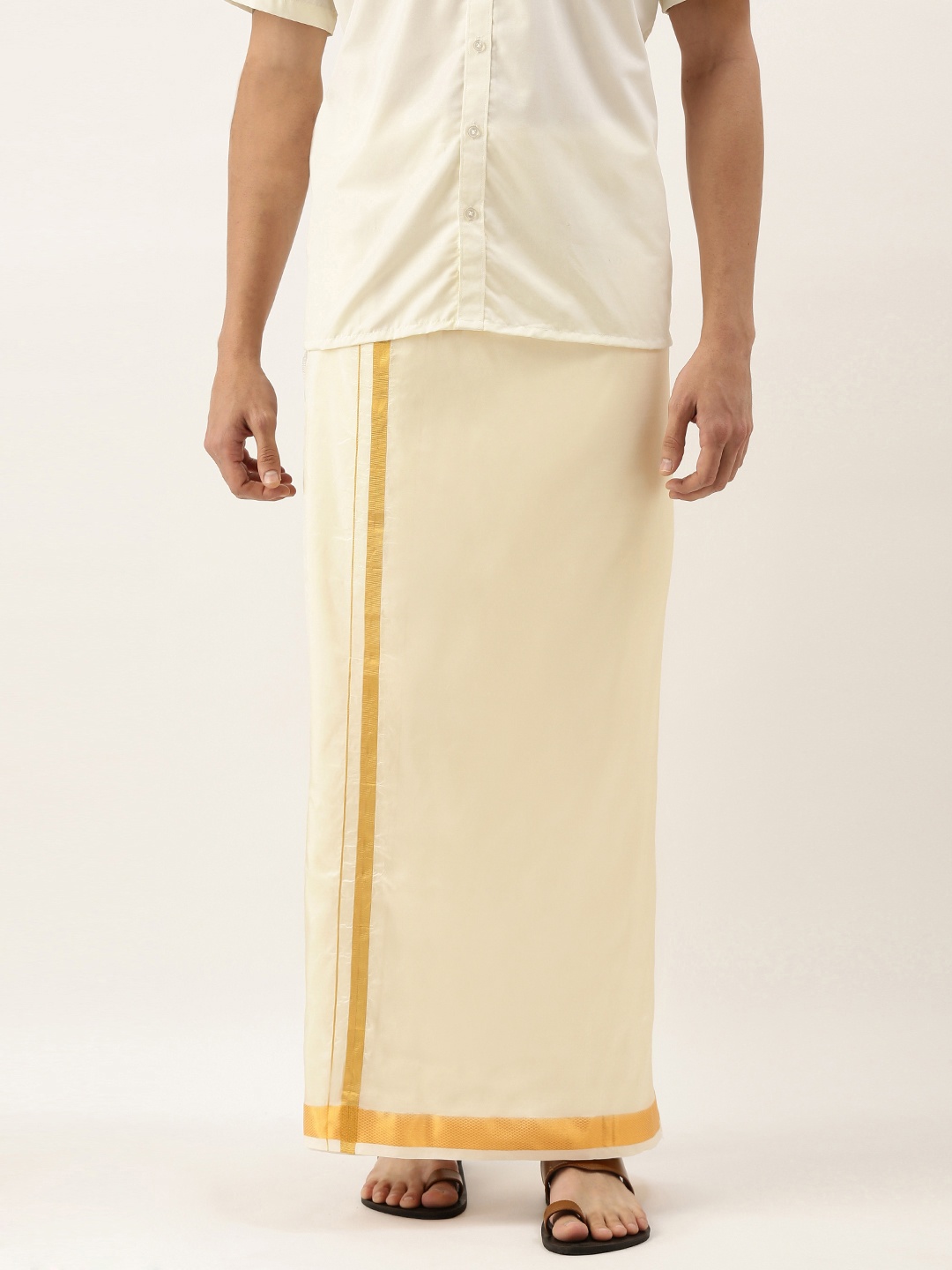 

THANGAMAGAN Men Cream-Coloured Solid Mundu
