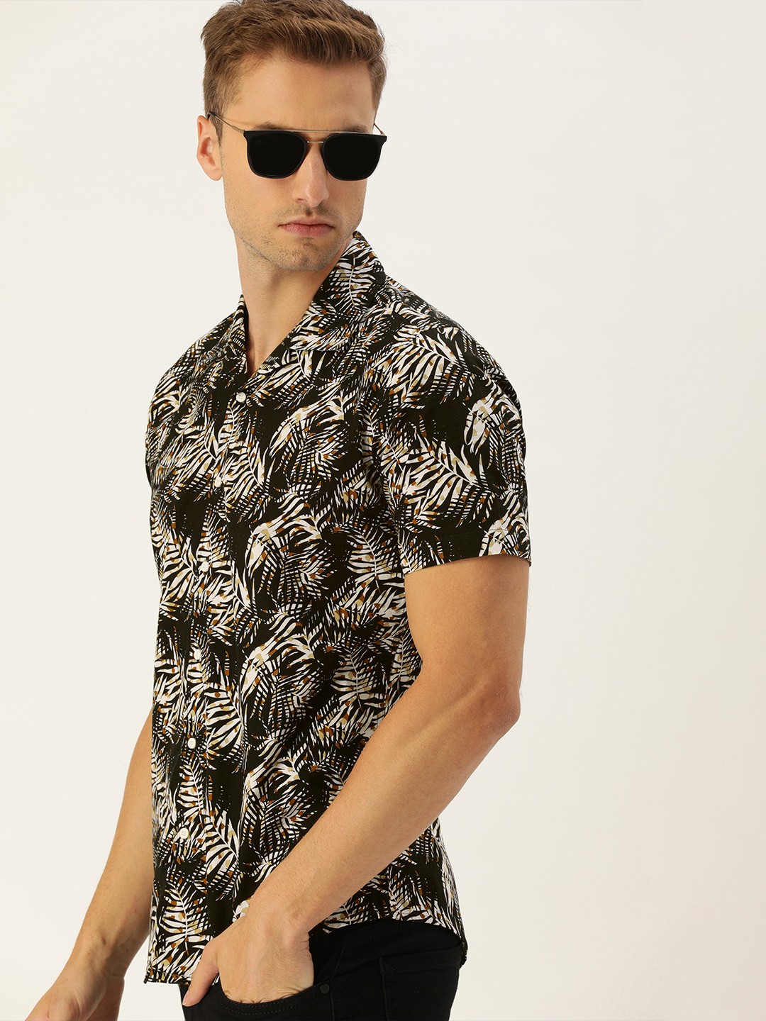 

Bene Kleed Men Black & White Slim Fit Tropical Printed Pure Cotton Casual Shirt