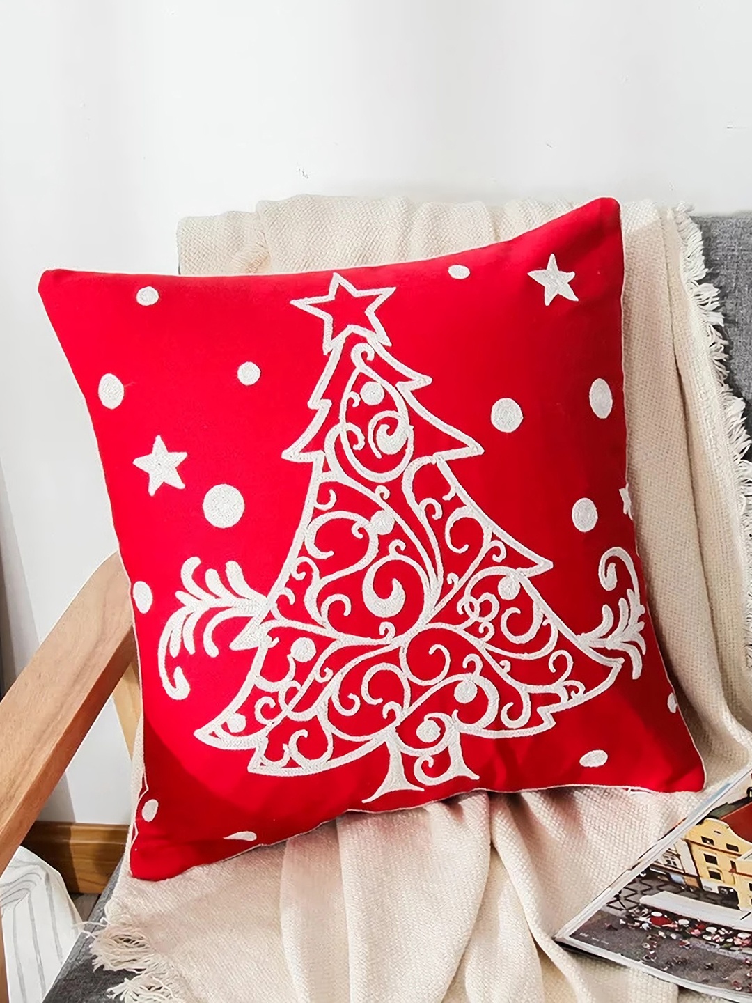 

STYBUZZ Red & White Christmas Tree Embroidered Cushions