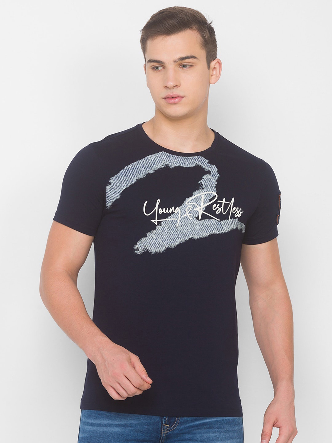 

SPYKAR Men Blue Graphic Printed Slim Fit T-shirt