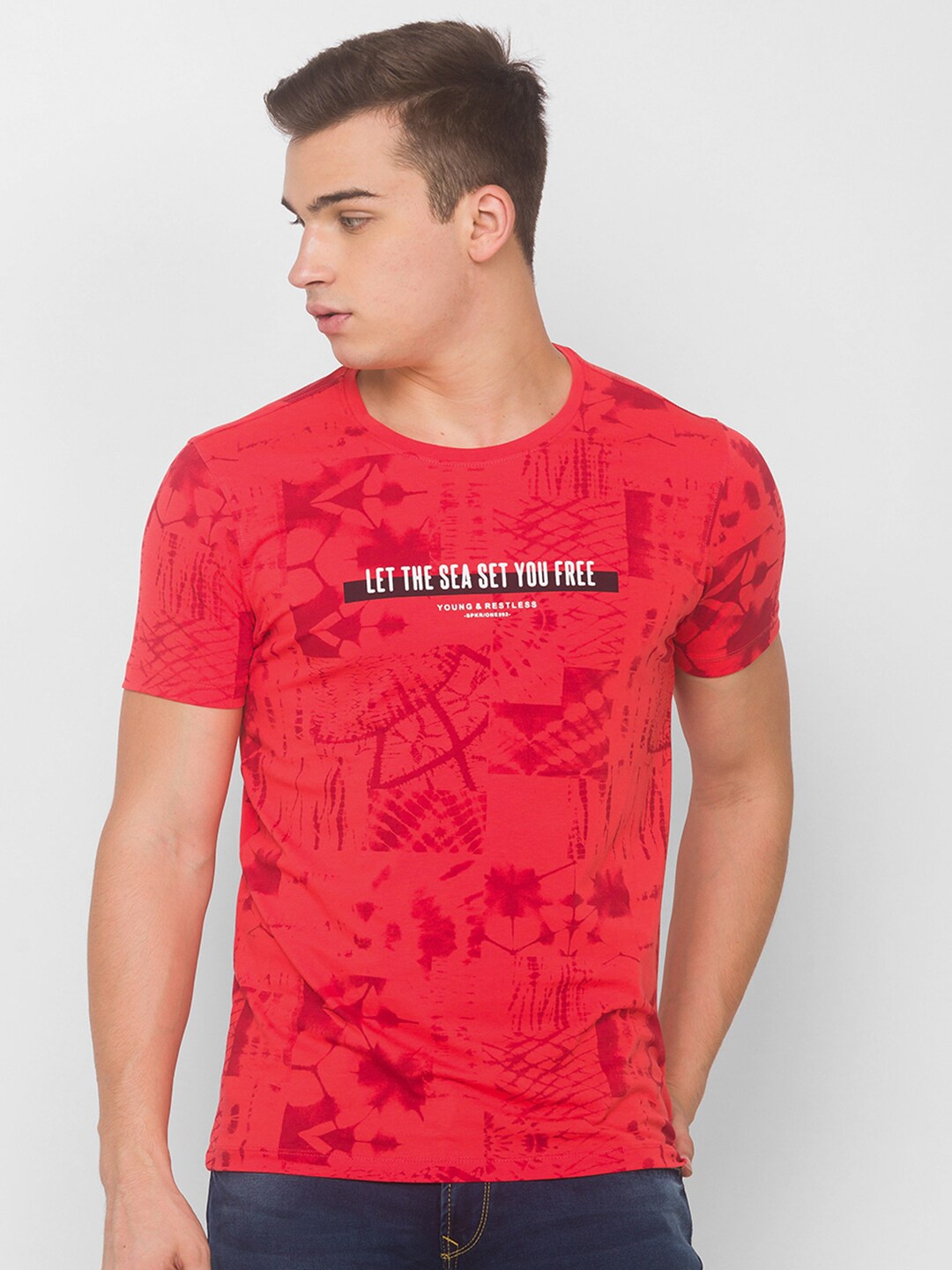 

SPYKAR Men Coral & White Printed Slim Fit Pure Cotton T-shirt