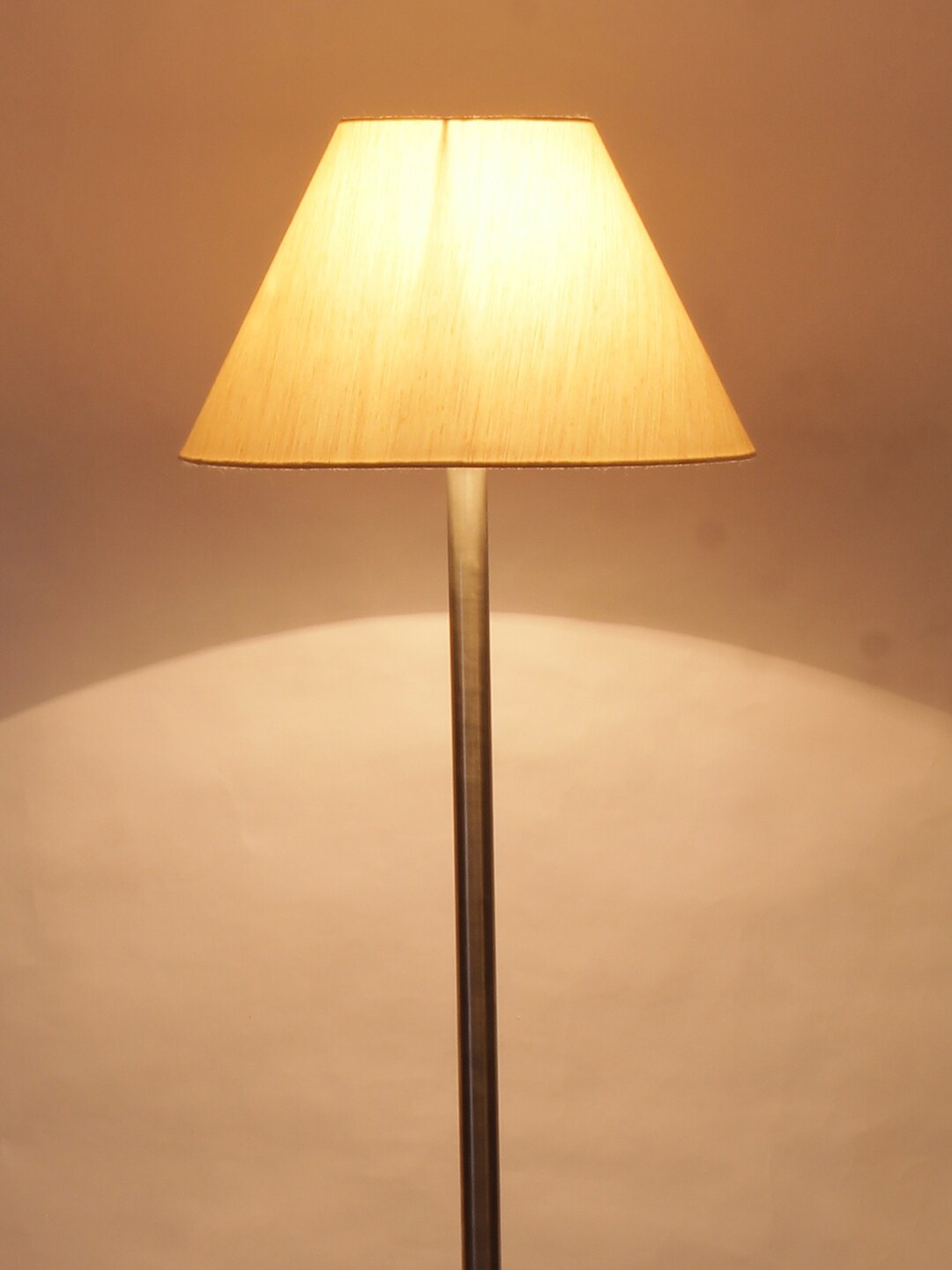 

Devansh Off-White Steel Floor Lamp With Frustum Shade