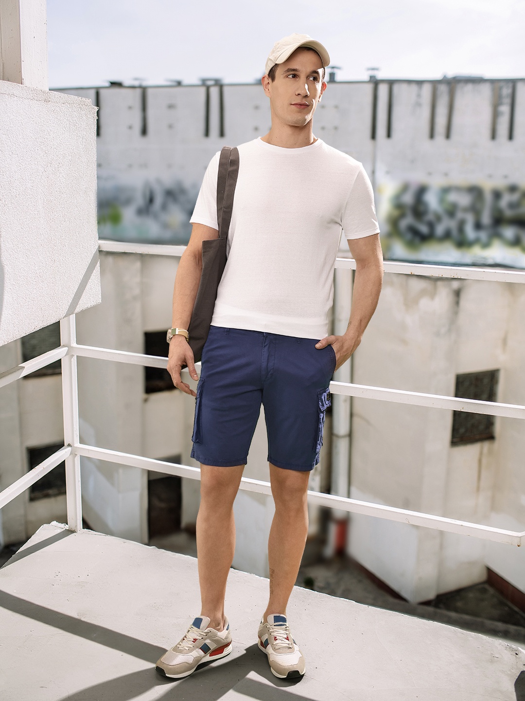 

SPYKAR Men Blue Cargo Pure Cotton Shorts