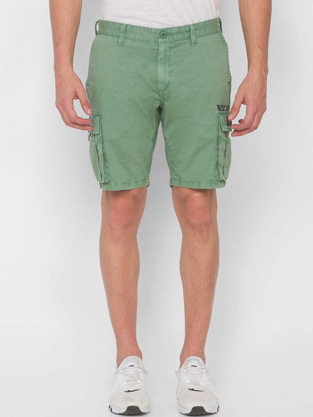 

SPYKAR Men Green Solid Relaxed Fit Mid Rise Cargo Shorts