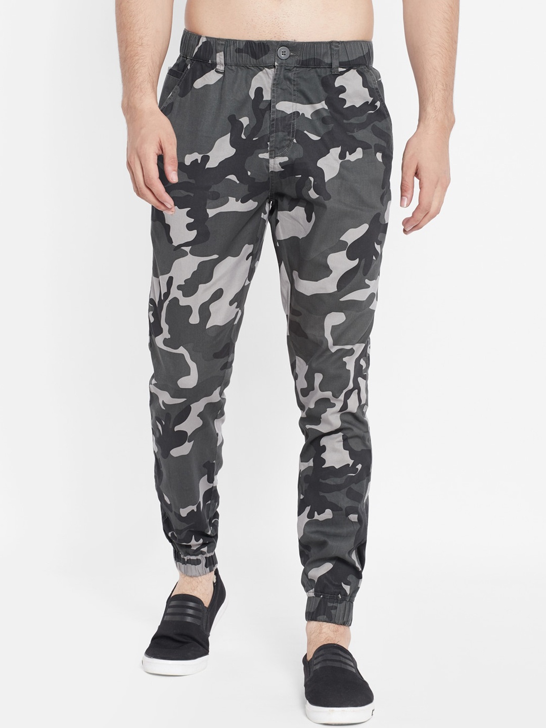 

SAPPER Men Grey Camouflage Printed Slim Fit Easy Wash Joggers Trousers