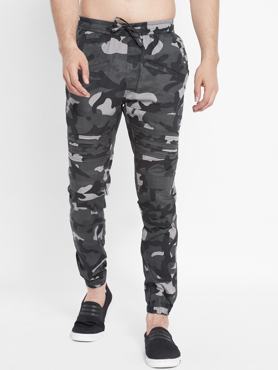 

SAPPER Men Black Printed Slim Fit Pure Cotton Joggers