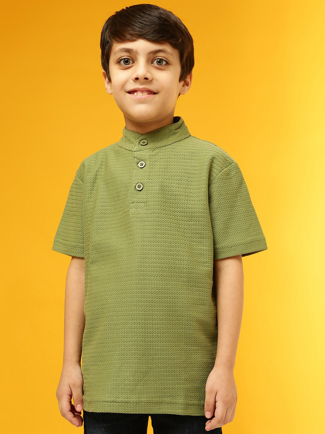 

Instafab Boys Green High Neck Outdoor T-shirt