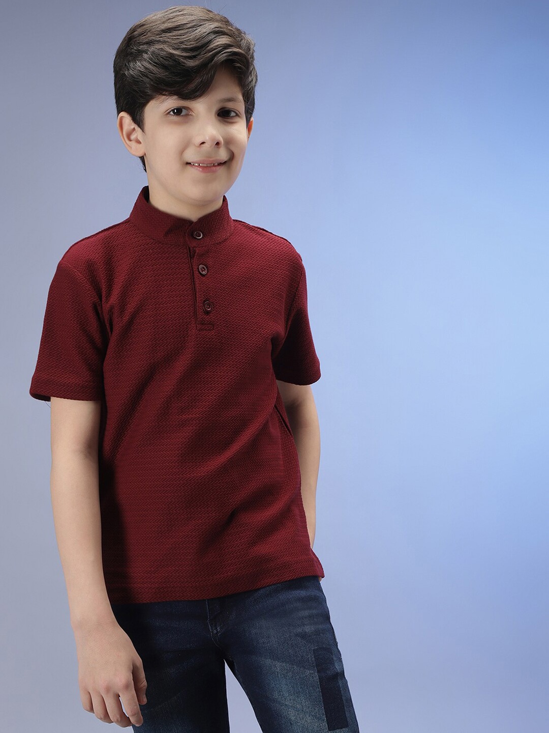 

Instafab Boys Maroon Mandarin Collar Pockets Outdoor T-shirt