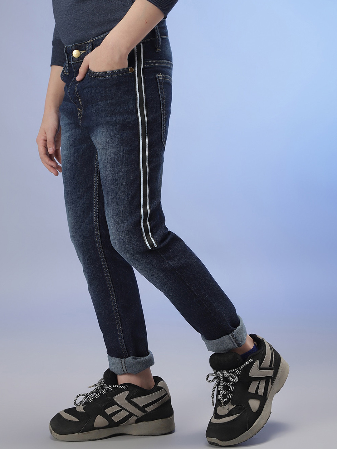 

Instafab Boys Blue Classic Slim Fit Light Fade Stretchable Jeans
