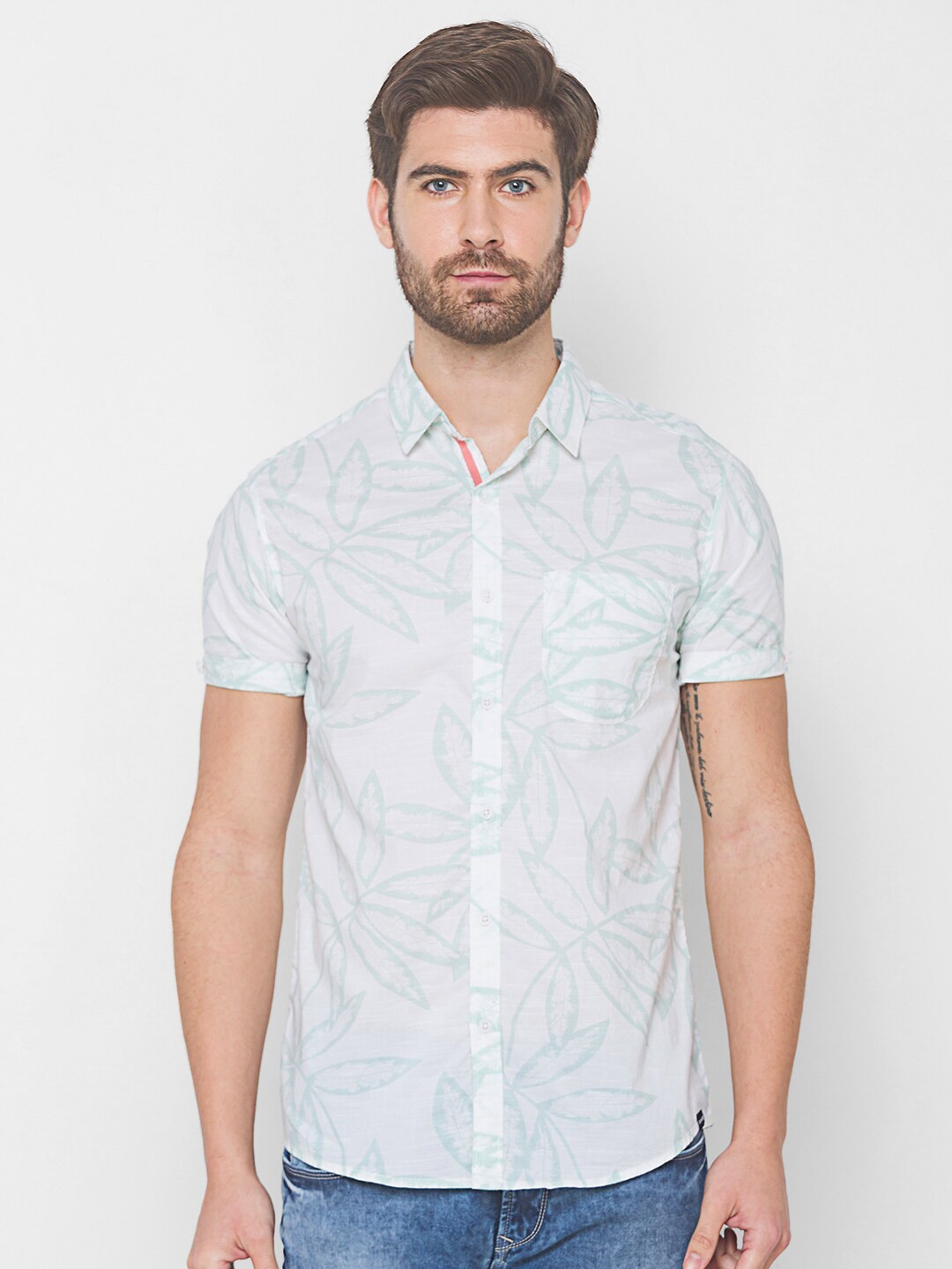 

SPYKAR Men Green Floral Printed Casual Shirt