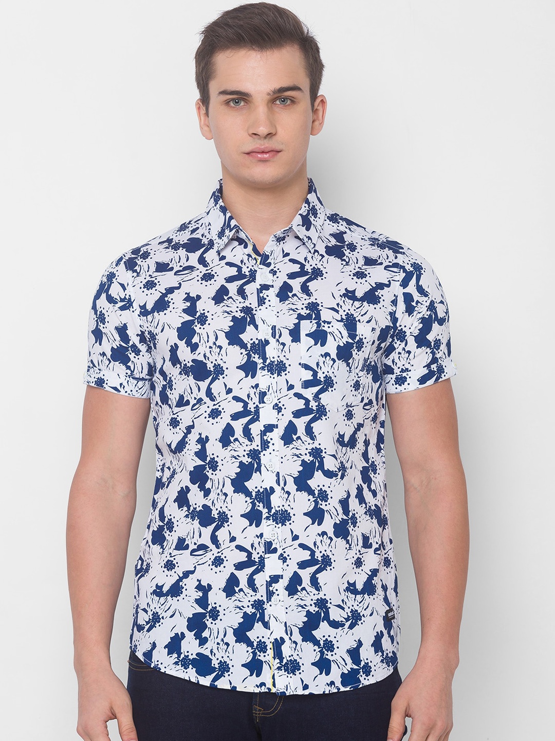 

SPYKAR Men Blue Slim Fit Floral Printed Casual Shirt