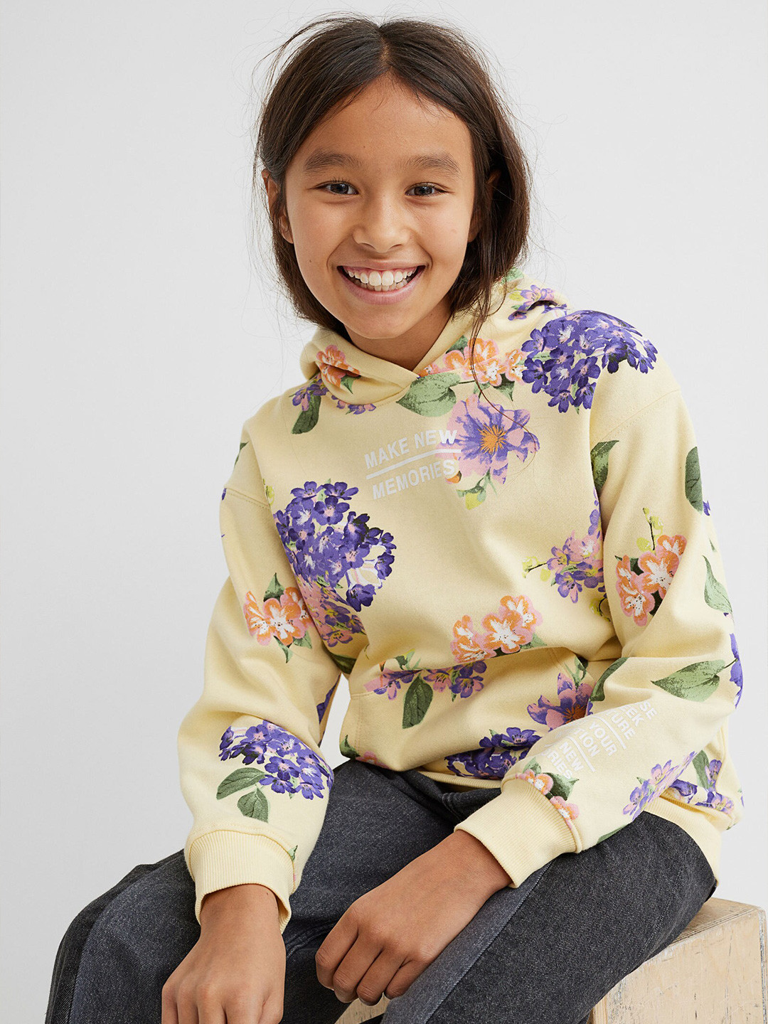 

H&M Girls Yellow & Purple Oversized Printed Hoodie