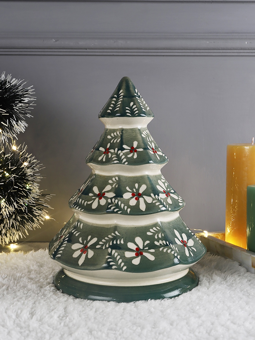 

VarEesha Green & White Hand-made Ceramic Decorative Christmas Tree