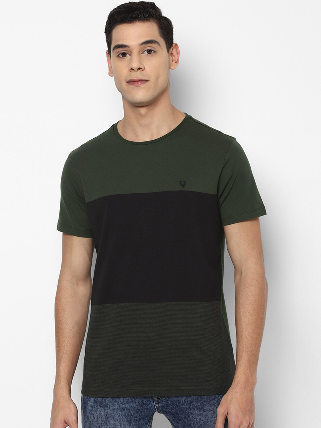

Allen Solly Men Green Colourblocked Pockets T-shirt