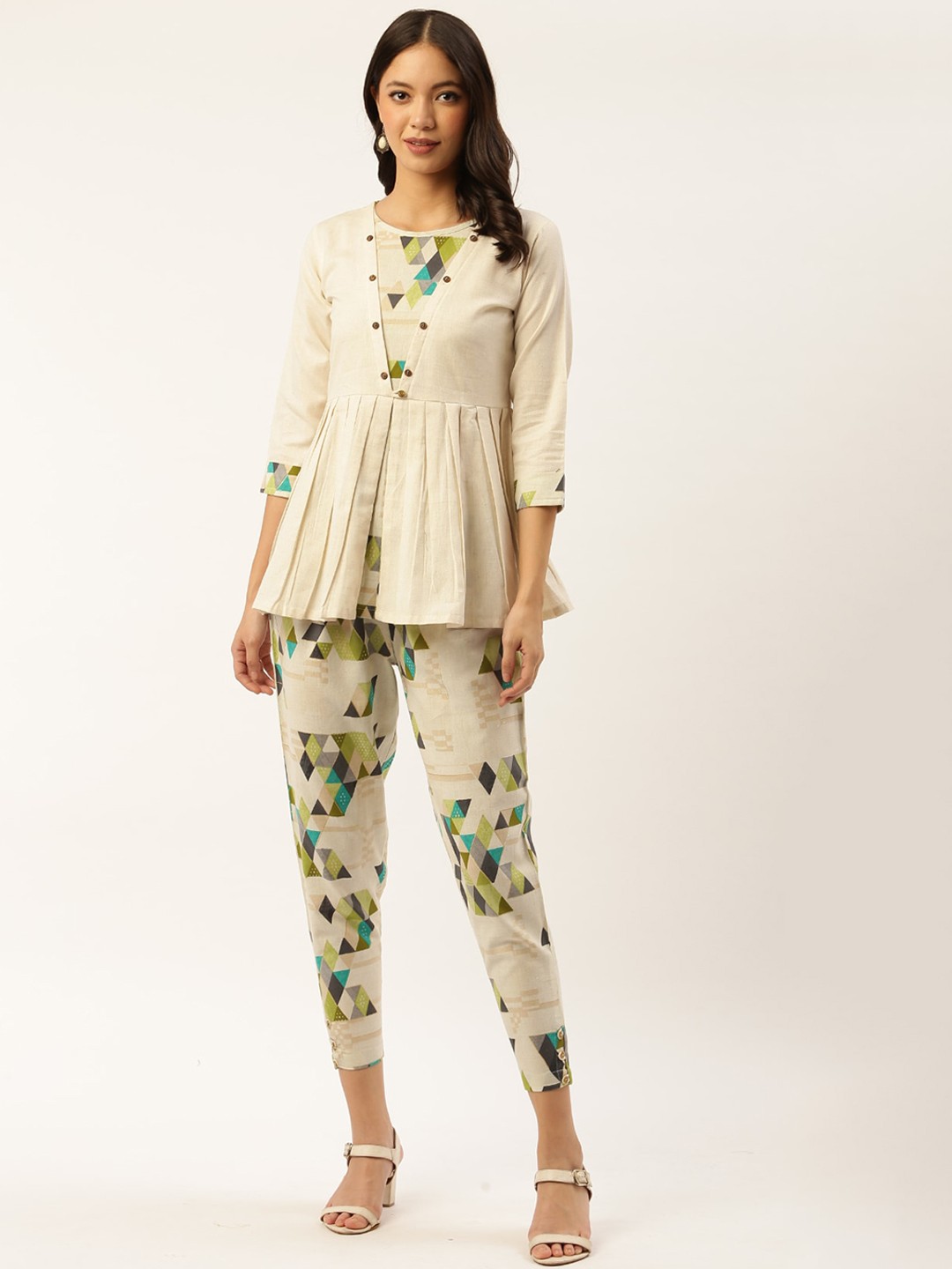 

Sangria Cream-Coloured Panelled Solid Kurti