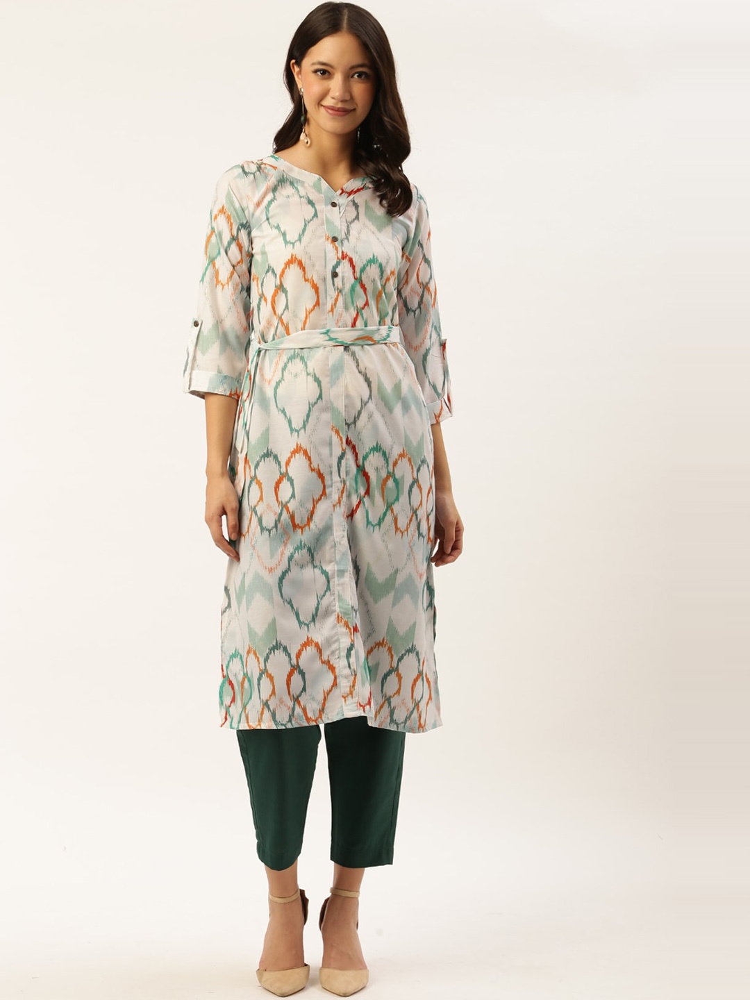 

Sangria Women White Quirky Printed Thread Work Kurta