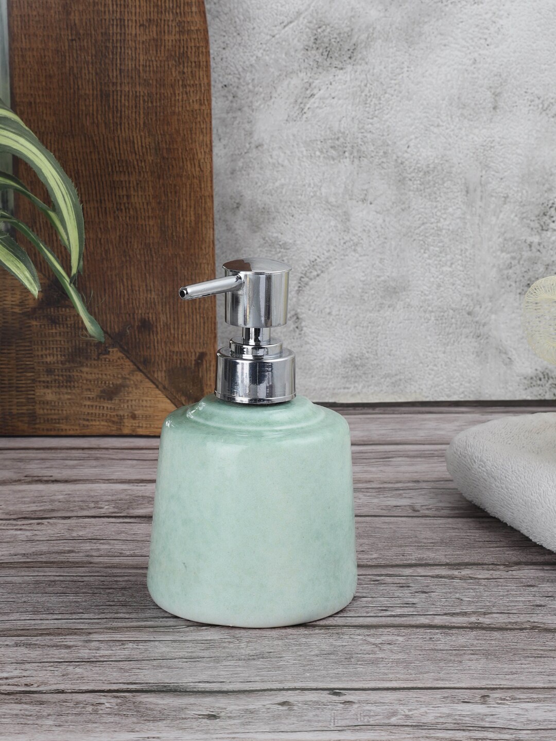 

VarEesha Green Solid Ceramic Hand-Made Soap Dispenser