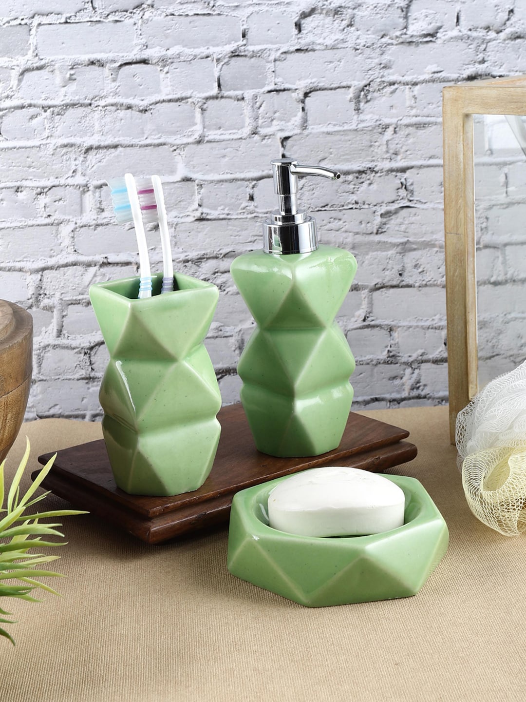 

Set Of 3 Green Solid Ceramic Bath Accessories