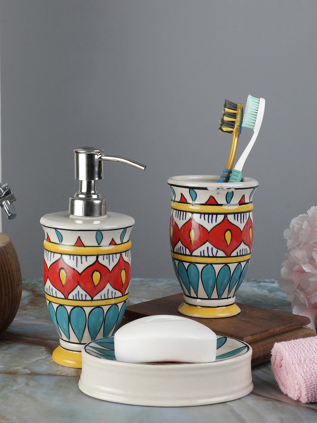 

VarEesha Set Of 3 Red & Green Ethnic Motifs Printed Ceramic Bathroom Accessory Set