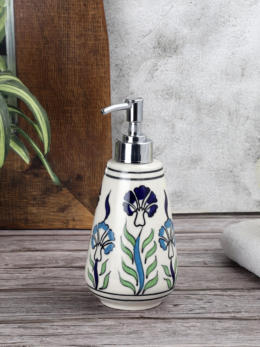 

VarEesha Unisex White & Green Ethnic Motifs Ceramic Soap Dispenser