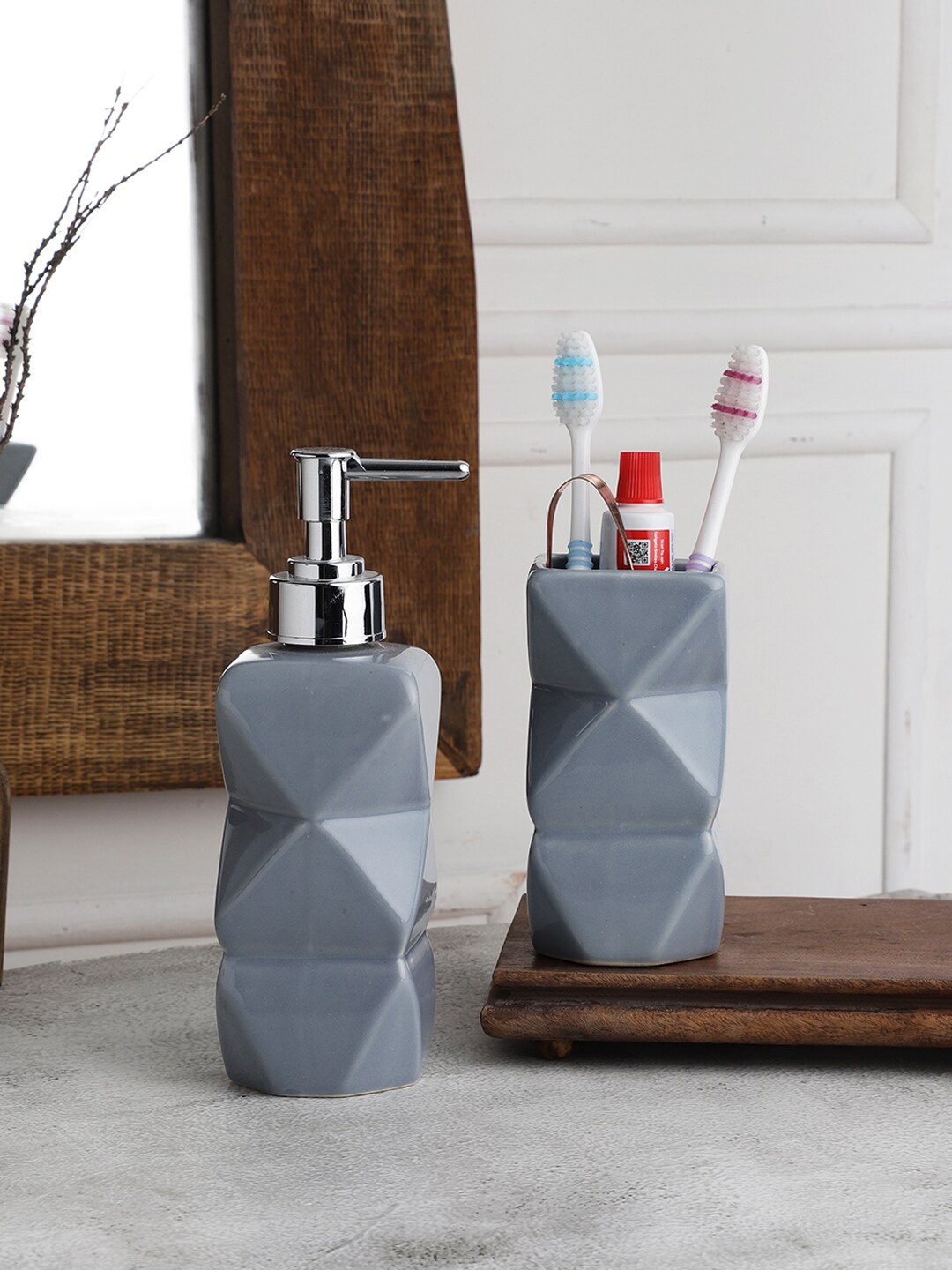 

VarEesha Set Of 2 Grey Solid Ceramic Bathroom Set