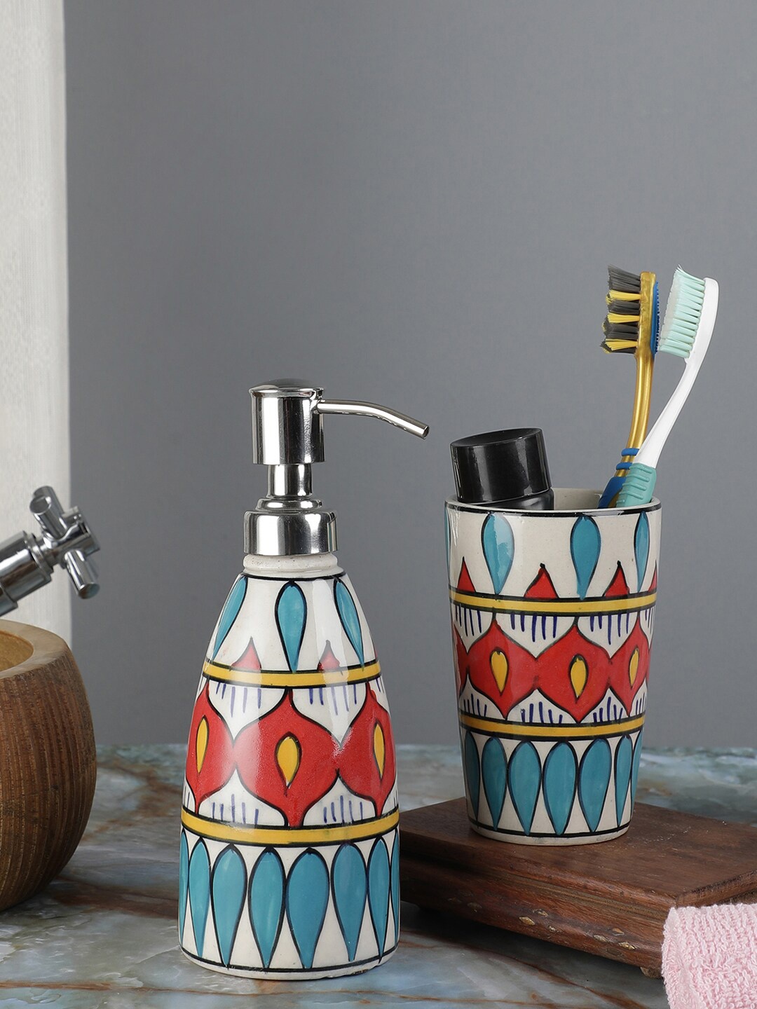 

VarEesha Set Of 2 Red & Teal Green Ethnic Motifs Ceramic Bathroom Accessories
