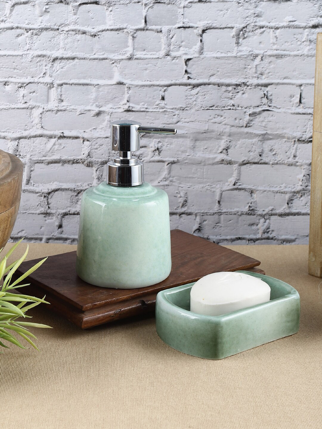 

VarEesha 2 Pieces Green Handmade Ceramic Bathroom Accessories Set